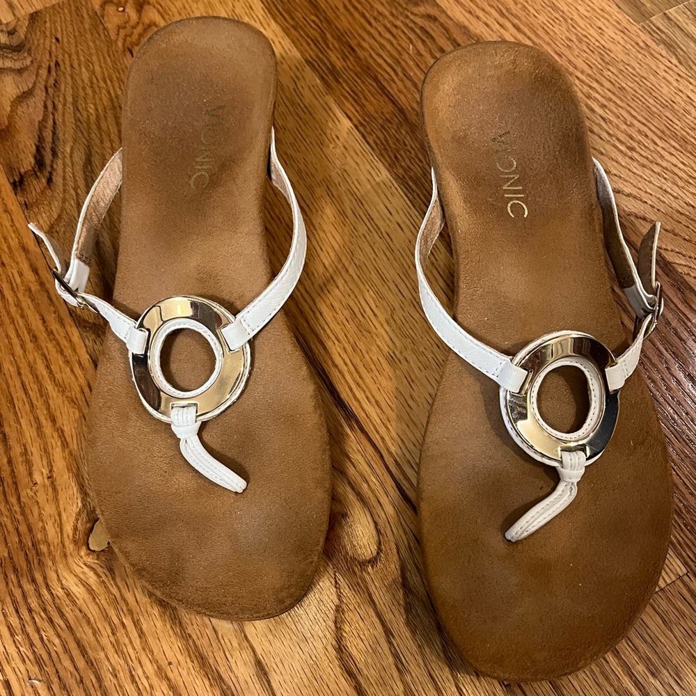 Vionic White 8.5 Wedges